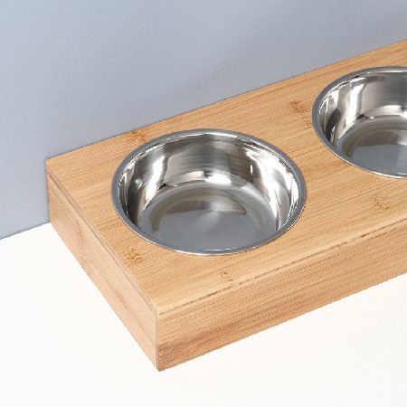 Pet feeder